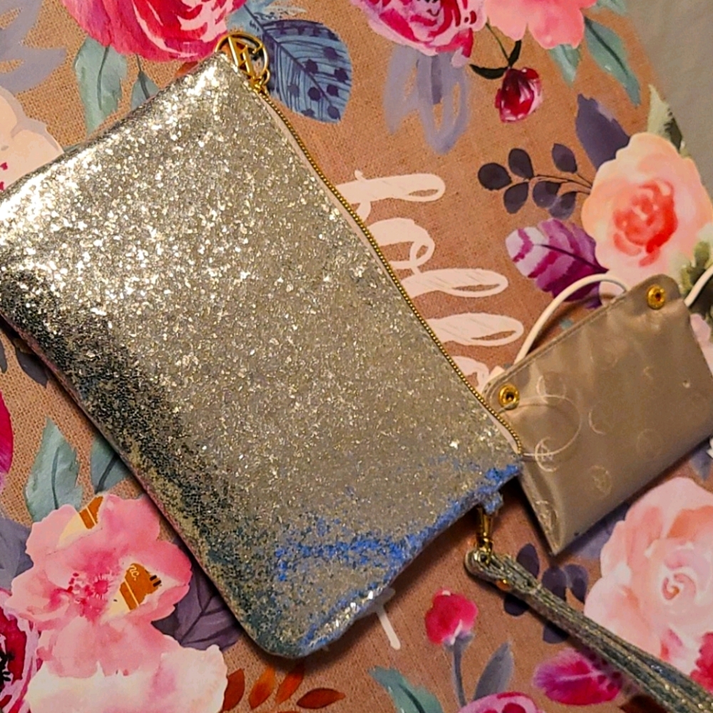Phone charging clutch